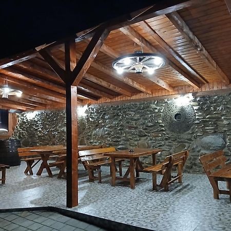 Pensiunea Dates Cartisoara Exterior photo